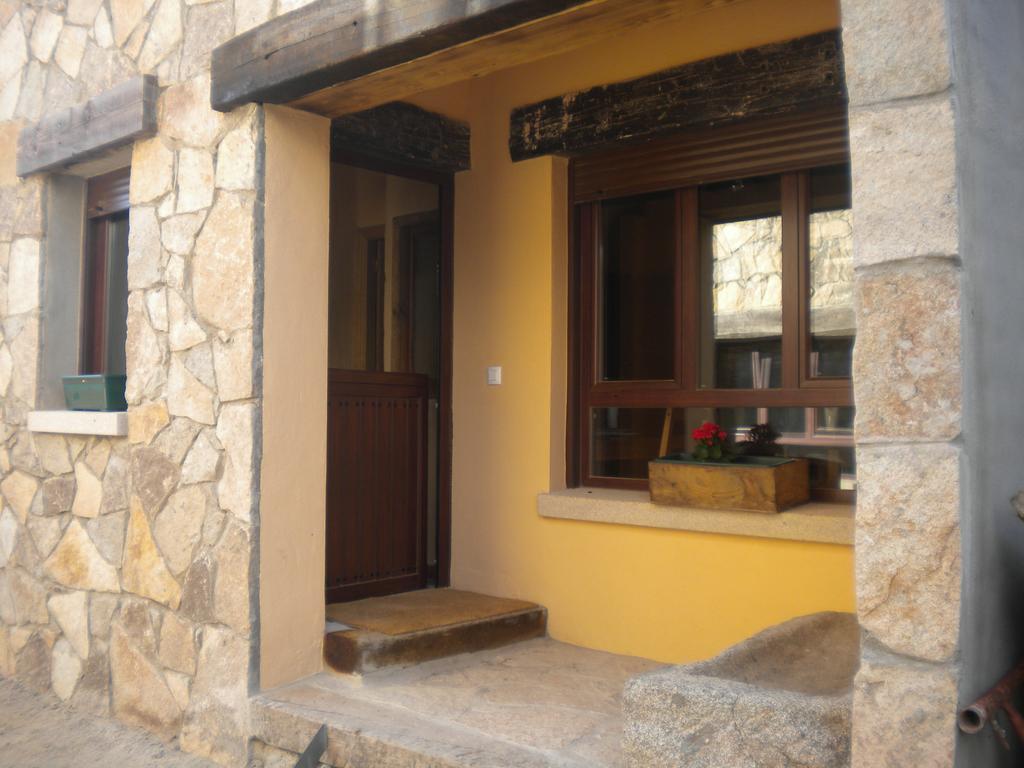 Hostal Rural Las Cuatro Calles San Martin del Pimpollar ภายนอก รูปภาพ