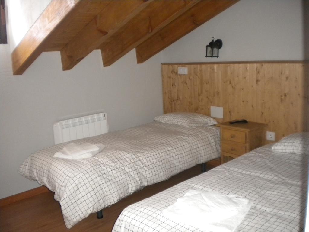 Hostal Rural Las Cuatro Calles San Martin del Pimpollar ภายนอก รูปภาพ
