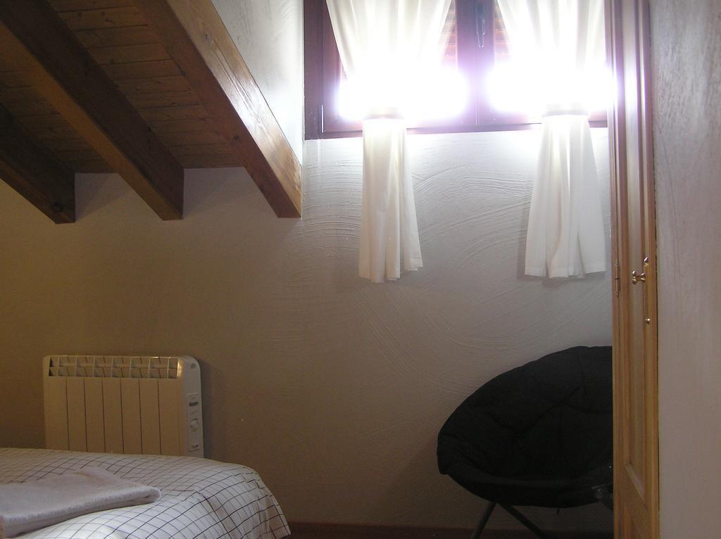 Hostal Rural Las Cuatro Calles San Martin del Pimpollar ภายนอก รูปภาพ
