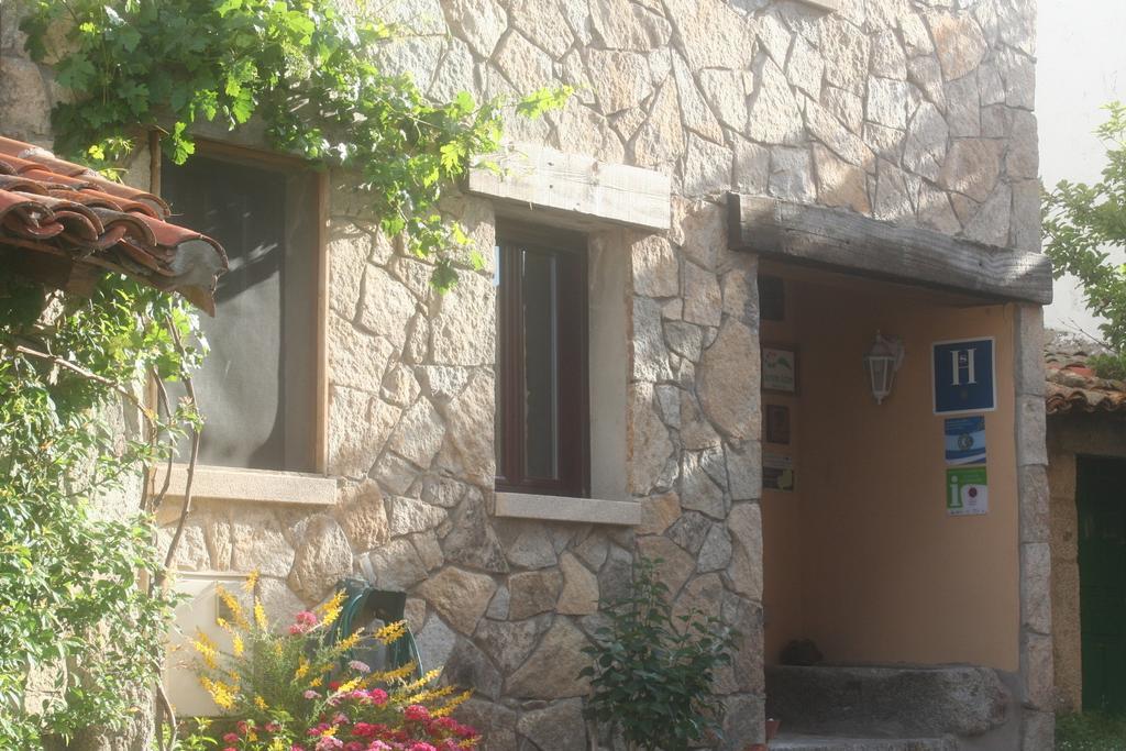 Hostal Rural Las Cuatro Calles San Martin del Pimpollar ภายนอก รูปภาพ