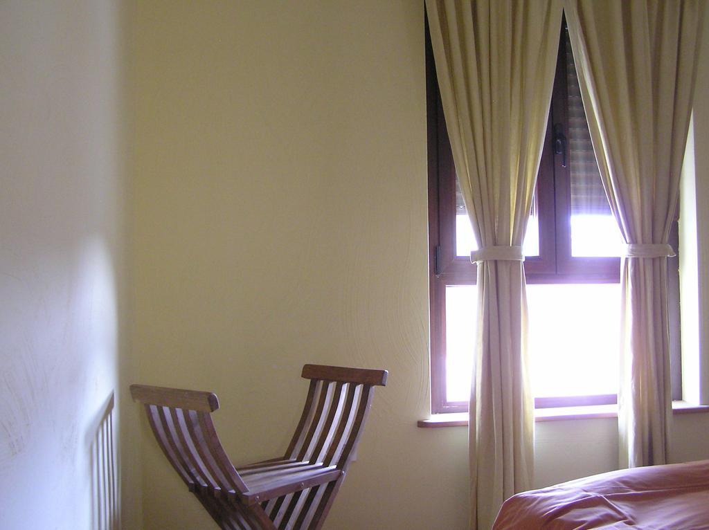 Hostal Rural Las Cuatro Calles San Martin del Pimpollar ภายนอก รูปภาพ